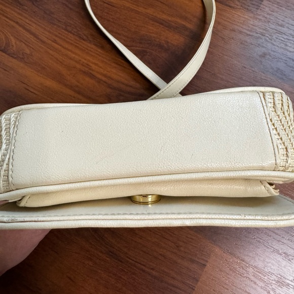 Vintage Etienne Aigner Cream Woven Crossbody Bag With Built In Wallet Organizer - Picture 12 of 13